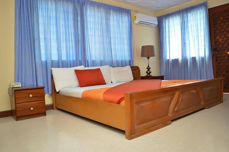 Hotel Loreto Cape Coast Extérieur photo